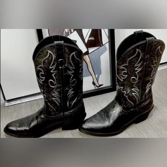 Dingo Faux Leather western cowboy boots in black color Size 9.5 D